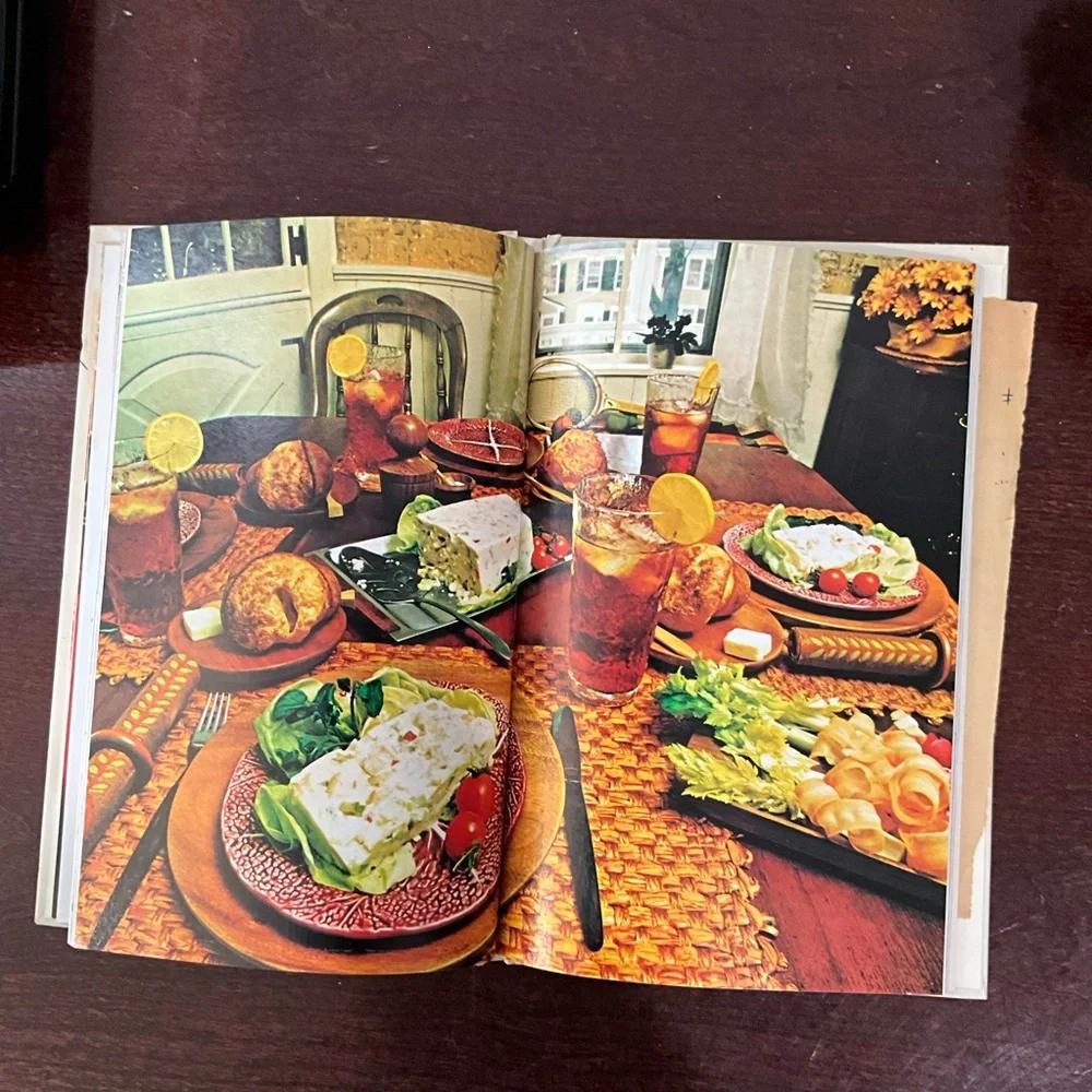 Vintage 1974 The New Joys of Jell-o Recipe Book